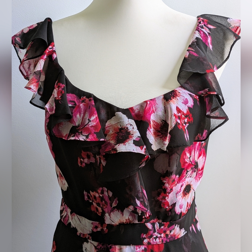 EUC....White House Black Market Floral Chiffon Ruffle Fit & Flare Dress Size 2 - Picture 2 of 12